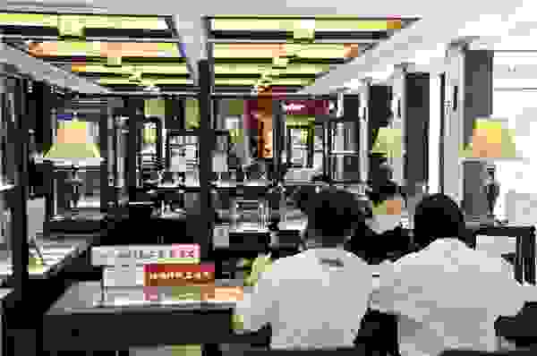 毛源昌眼镜66公益义卖日，连续七年帮扶数万名贫困学子