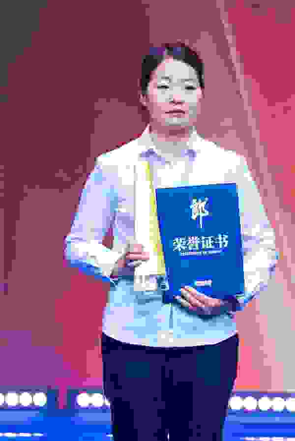 恪守古法，高温制曲，郎酒制曲工程贵英15年坚守，只为芳华盛放