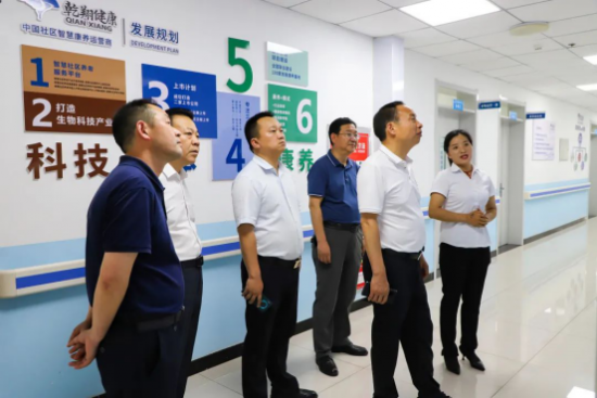 热烈欢迎魏小林县长一行莅临乾翔健康视察指导工作！