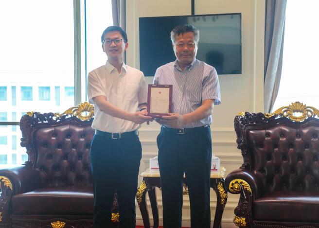 中南集团荣获中国人道公益最高荣誉“中国红十字人道勋章”