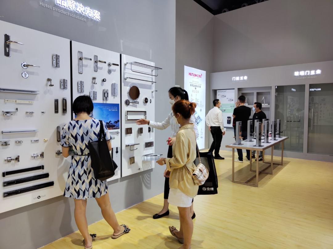 BOB竞猜直击双展丨汇泰龙全屋五金完整首秀沉浸式展馆实力吸睛(图4)