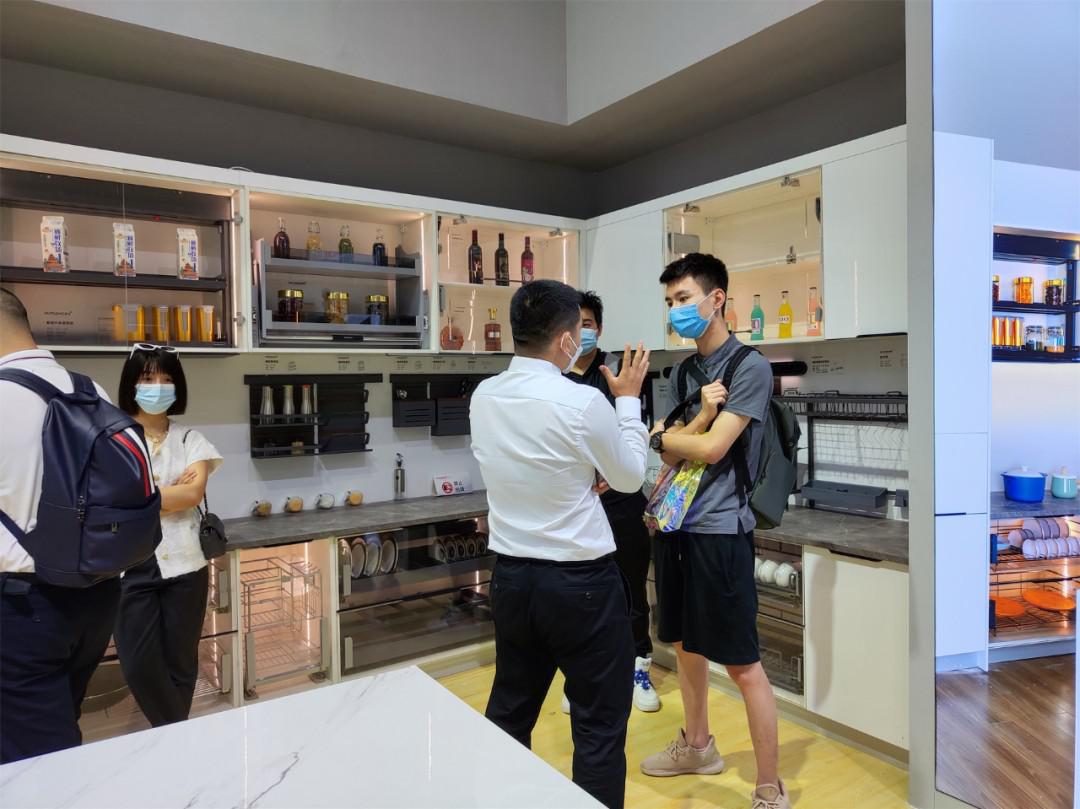 BOB竞猜直击双展丨汇泰龙全屋五金完整首秀沉浸式展馆实力吸睛(图9)