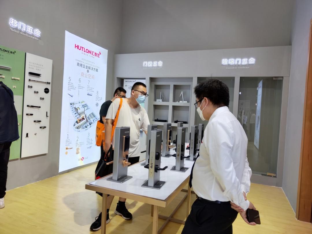 BOB竞猜直击双展丨汇泰龙全屋五金完整首秀沉浸式展馆实力吸睛(图5)