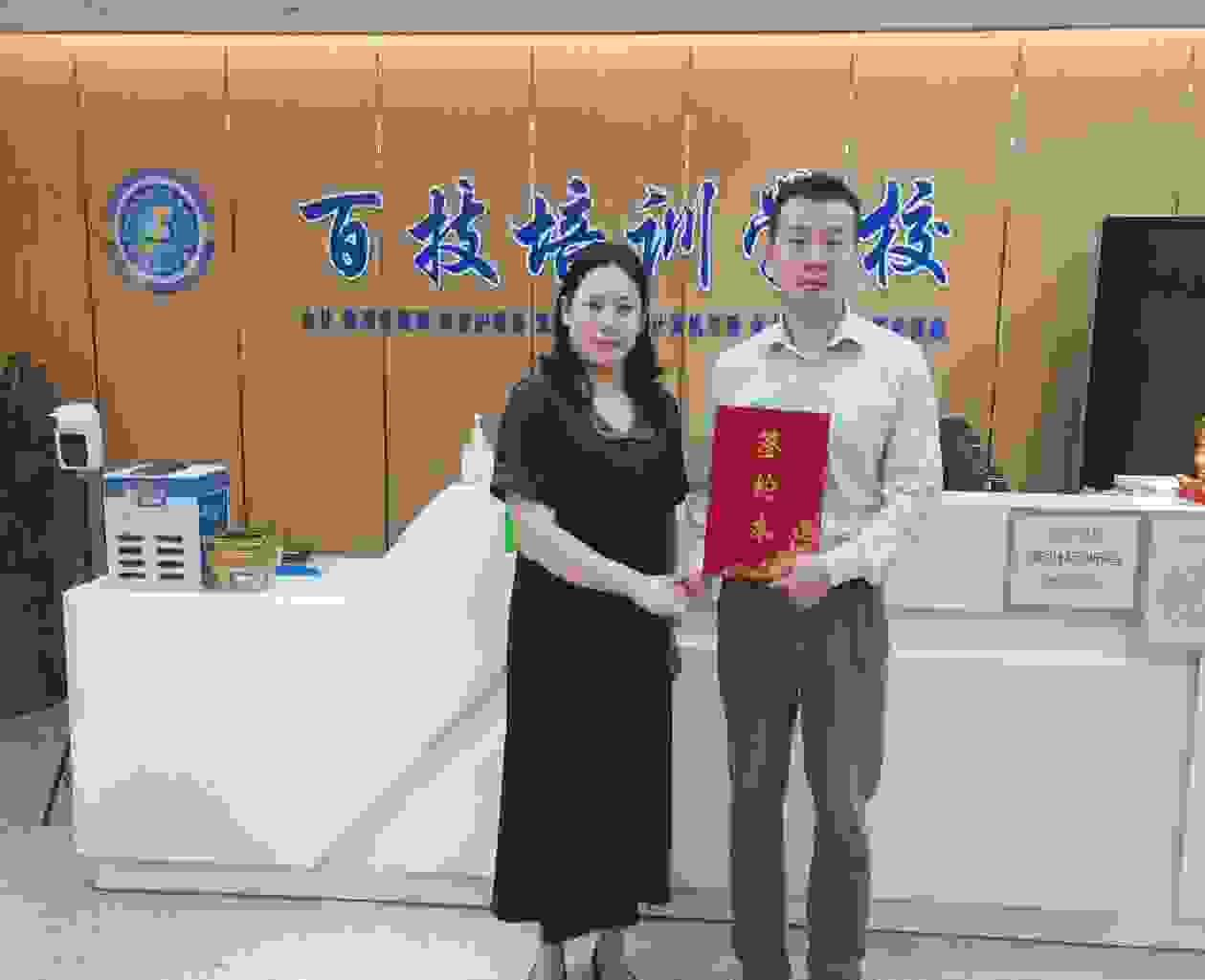 百技培训学校签约媒企汇战略联盟