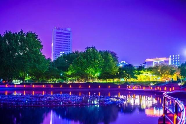 中国当代书画艺术家协会会员任纪成和大型电视剧《滨海盐都》出品方新章网达成书画推广合作协议