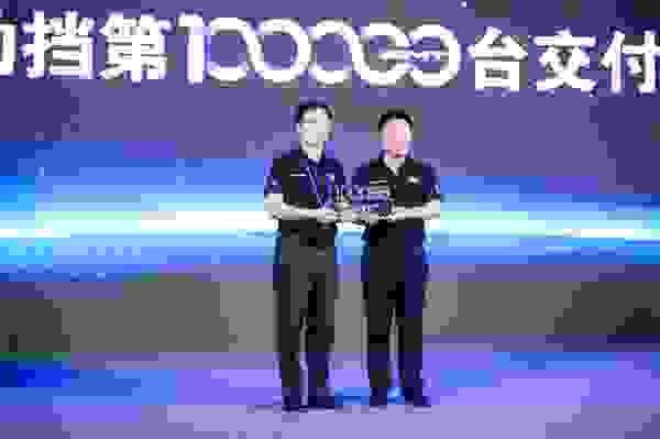自动挡已星火燎原 欧曼自动挡重卡第10万台交付