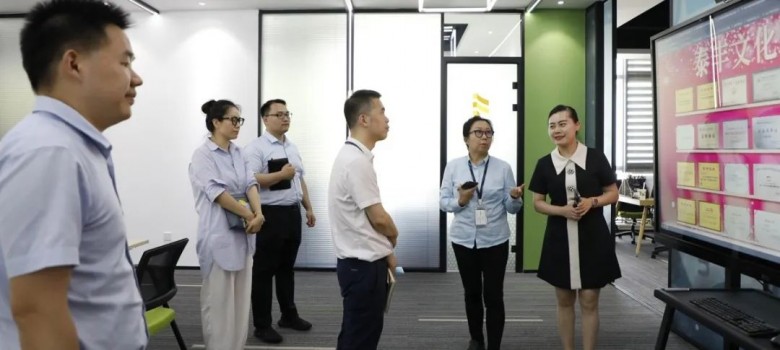 泰丰文化｜姑苏区教体文旅委孙俊麒主任一行莅临丰链数字参观调研