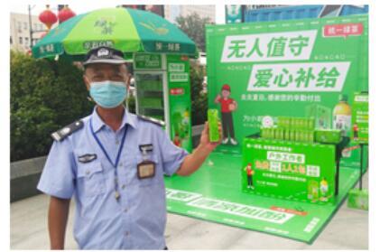 免费自取，郑州街头“爱心冰箱”清凉上线