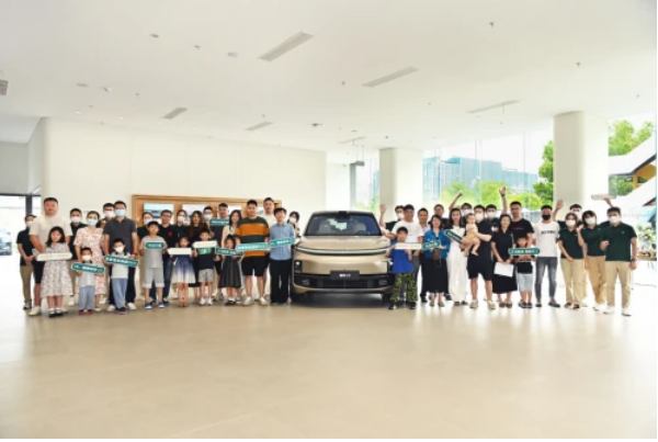 理想汽车新子落地 全球智能旗舰SUV理想L9开启交付