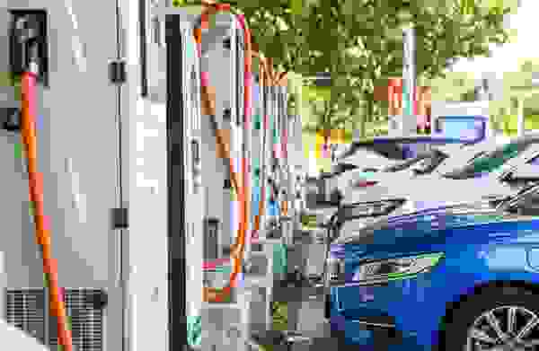 试驾过4.9秒破百的拿铁DHT-PHEV，知道它和问界M5的差距了