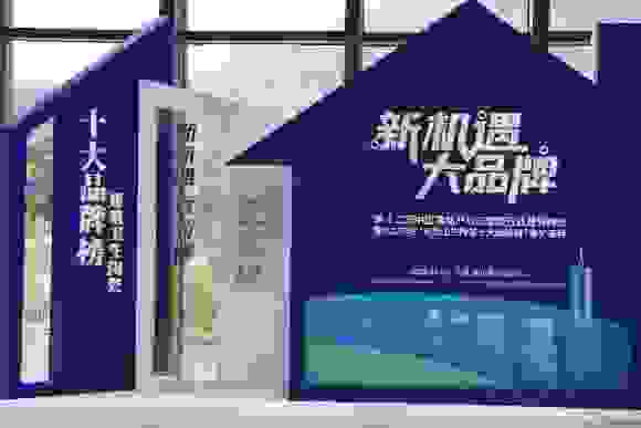 好瓷砖好口碑！强辉品牌荣获“陶瓷十大品牌”、“消费者喜爱十大品牌”奖项