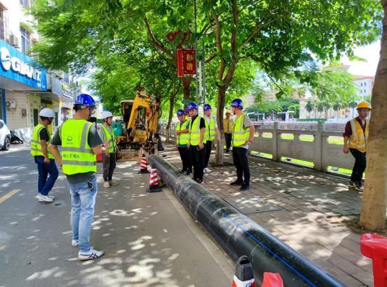 中秋节日坚守工地抢进度（图）