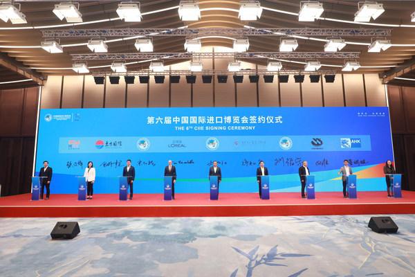展盟主席欧莱雅承办进博会倒计时50天暨第六届招展启动仪式