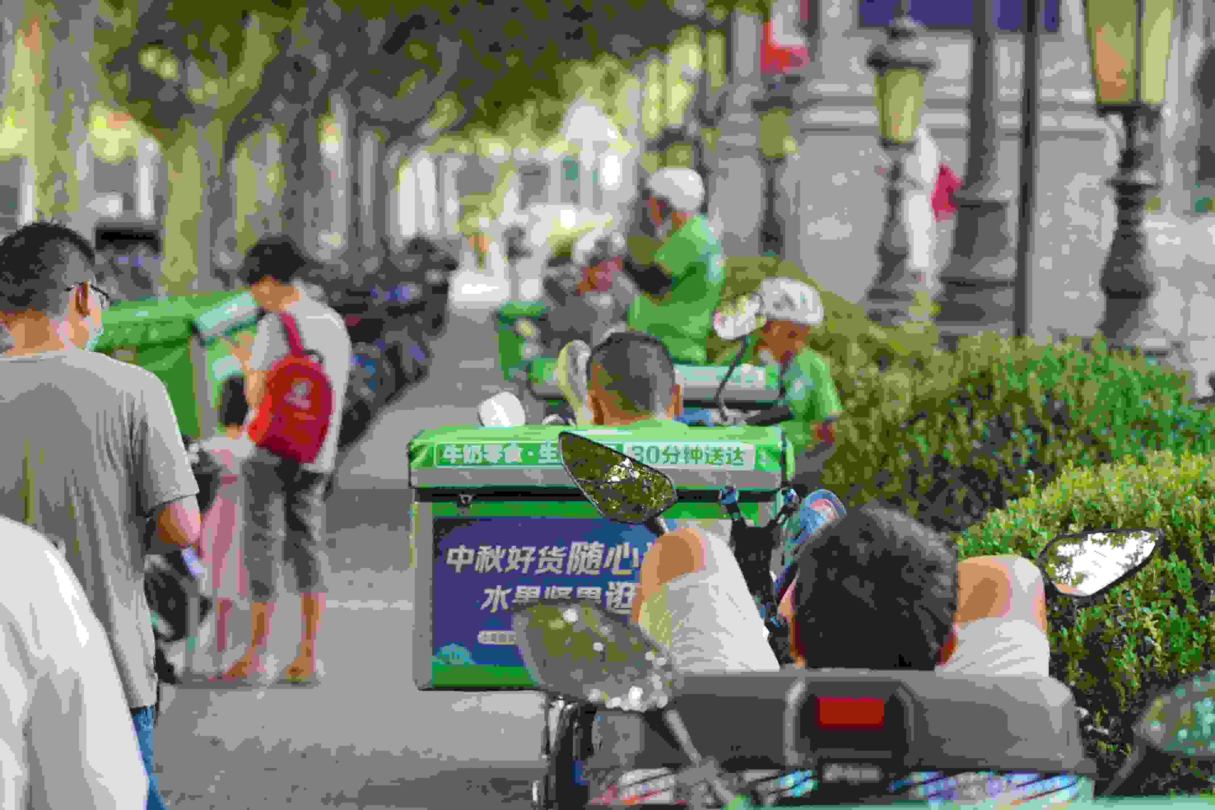 城市骑手关爱计划   9城联动让幸福从“头”出发