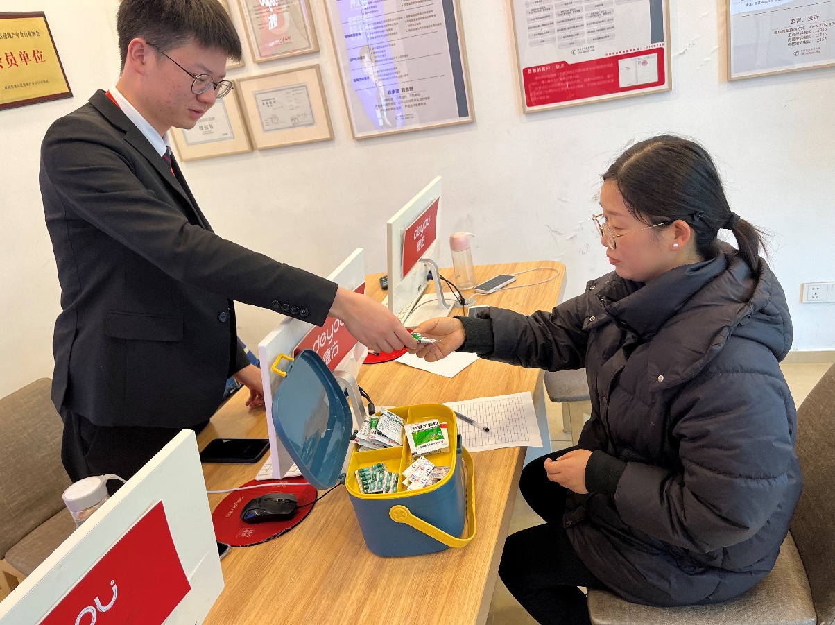 搭建邻里互助桥梁，贝壳杭州站发起“社区互助小蓝箱”暖心活动