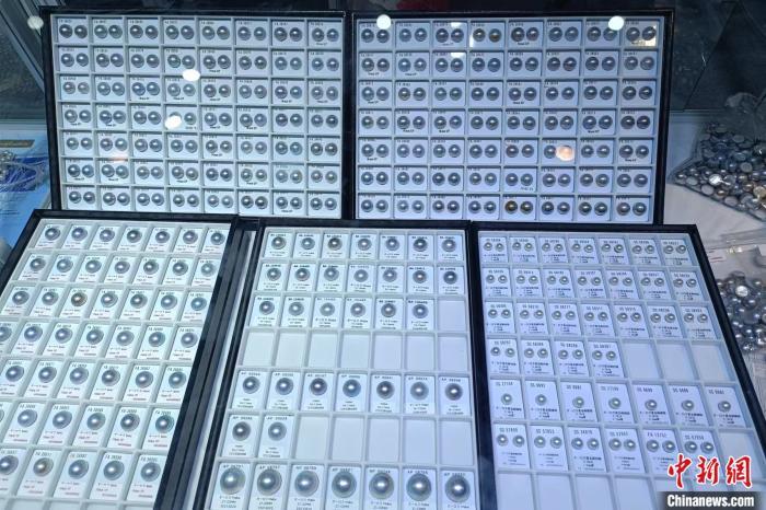资料图:北京珠宝展上的珍珠。 左雨晴 摄 资料图:北京珠宝展上的珍珠。 左雨晴 摄