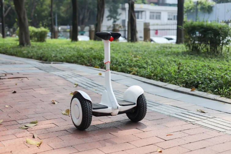 平衡车什么牌子好？九号平衡车miniPro2，年轻人个性出行的首选
