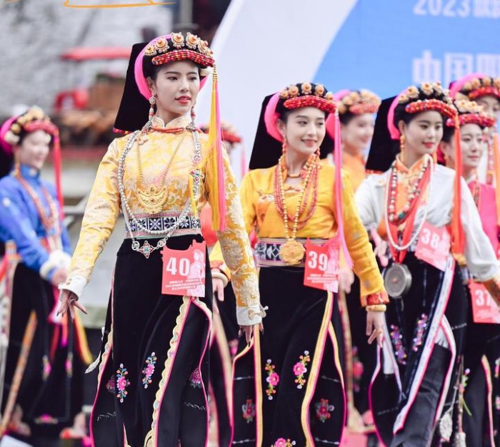 秋韵美人谷 寻美醉丹巴 2023中国四川嘉绒藏族风情节在美人谷绚烂开幕