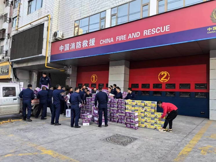 康师傅首批救援物资已送达甘肃地震区