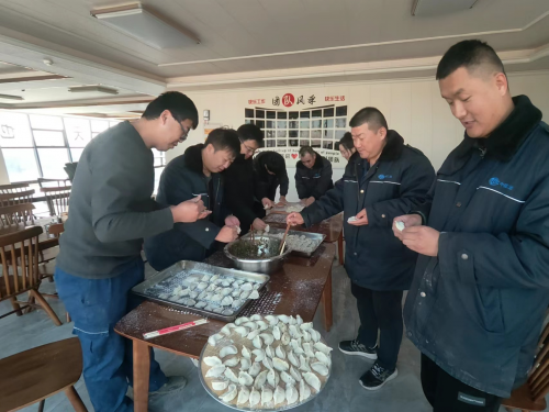 冬至时节“增温加热”中国二冶商丘项目部开展冬至包饺子活动