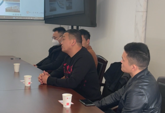 雄志集团总裁成雄志与北京长懿实业集团资产处置总监蔡泽帆洽谈合作事宜