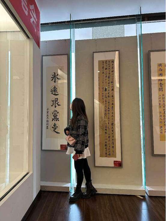 笔墨映初心 礼赞新时代——阳光人寿厦门中支组织参观二十大书画作品展