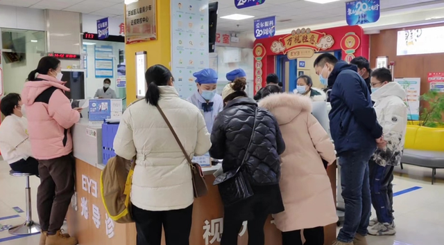 爱尔眼科提醒您，开学前务必带孩子做一次全面的视力检查！