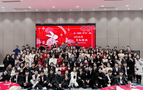 艾唱歌手培训15周年盛典暨优秀员工表彰大会在浙江横店影视城成功举办