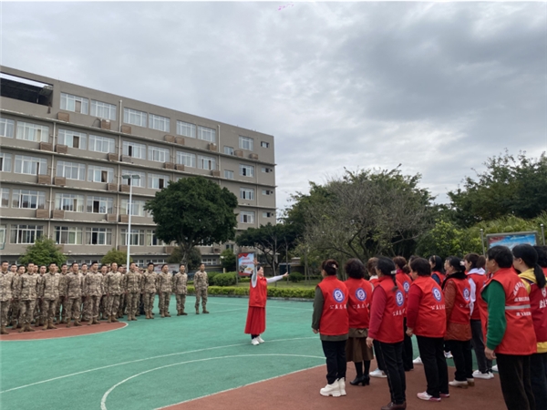 战旗红澳飞星服务队走进武警成都支队开展双拥慰问活动
