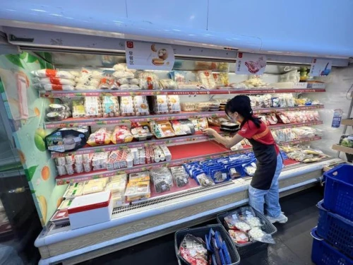以新鲜品质满足消费需求，钱大妈持续推动加盟店上市菜品每日换新