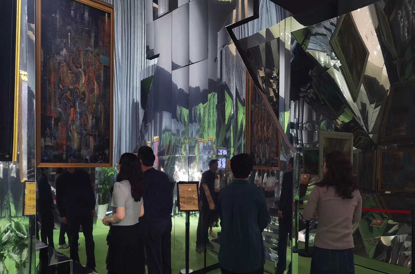《抽象油画展》在龙岗开幕