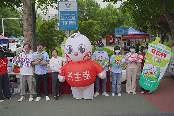 2023茶主张送水送扇子爱心公益行助力高考