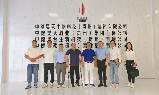 网红达人唐艺团队考察中健昊天酒业达成合作