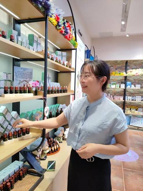 嘉柏俪坚持将美出速度、美出态度、美出健康为品牌发展点而奋斗
