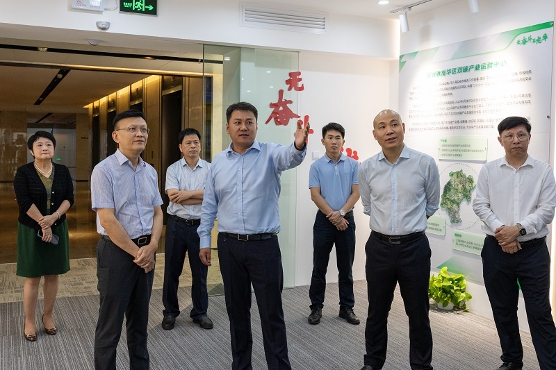 深圳市生态环境局副局长文忠带队赴零碳产业运营中心调研