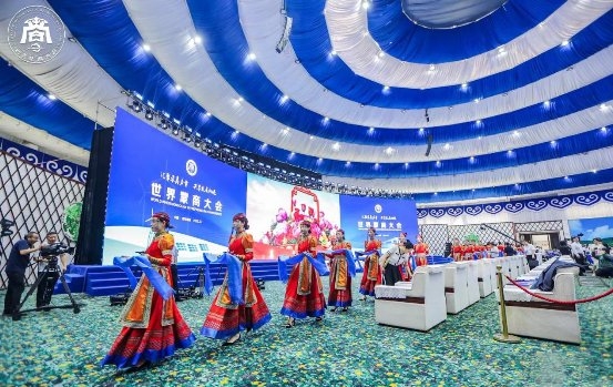 乌兰图雅助力世界蒙商大会