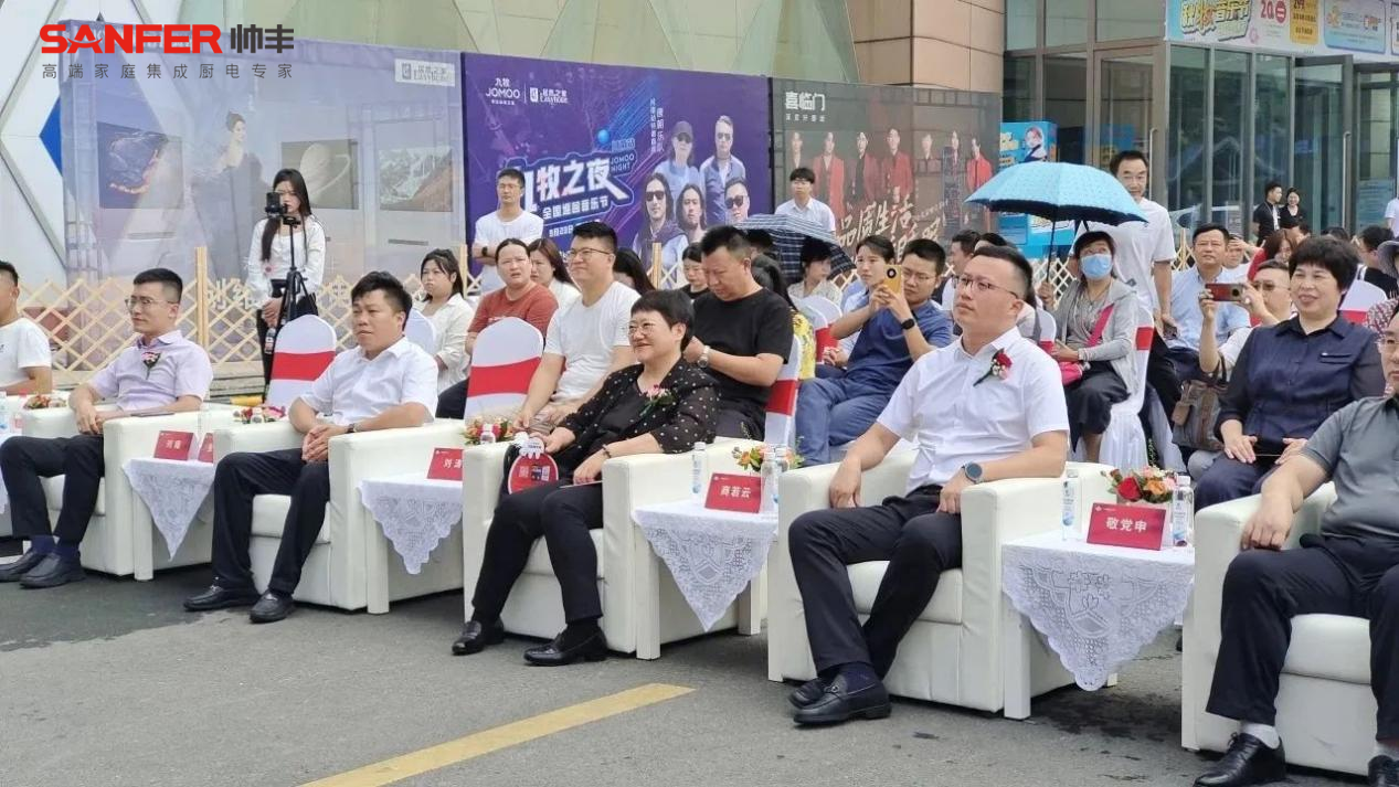 九店齐开，帅丰集成灶商董莅临郑州，星推官何曼婷倾情献唱