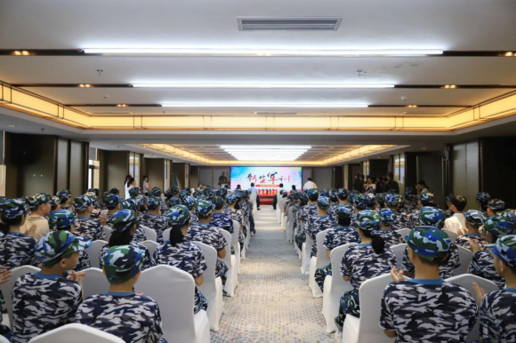 坪山区弘金地学校2023年秋季新生国防教育，少年如剑百炼钢
