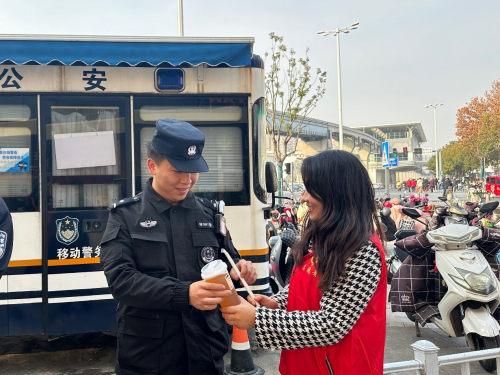平安普惠芜湖分公司“喜迎警察节，慰问暖人心”