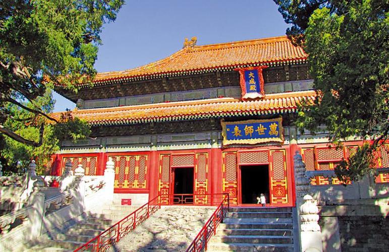 斯文在兹弦歌不辍传承鼎新经世致用——第五届祭孔拜师仪式暨中国管理思想学术报告会在曲阜孔庙举行