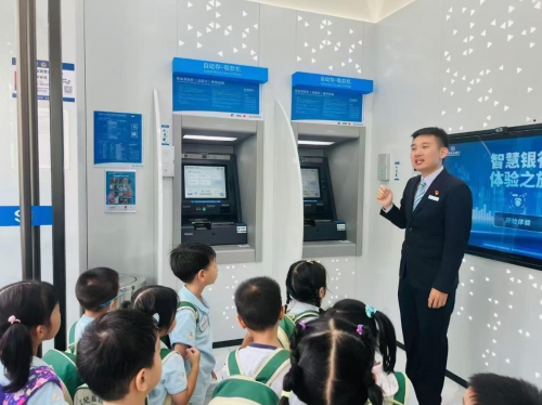 防诈反诈 安全“童”行——中国民生银行深圳分行开展“反诈拒赌校园行”活动