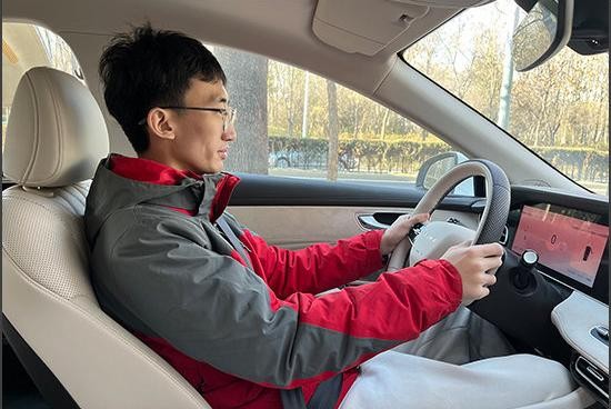 荣威D7 EV：舒适驾乘新标杆，科技智能引领未来