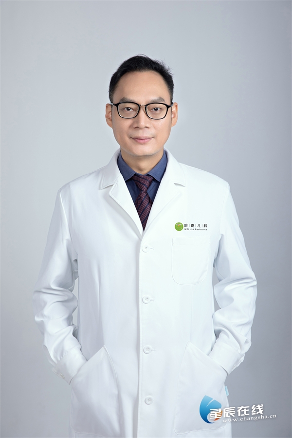 陈鹏：走进繁花深处的啄木鸟