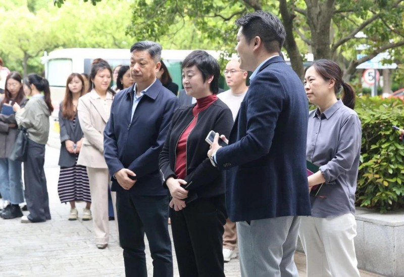上海市松江区委副书记、区长王靖一行莅临上海谋乐网络科技有限公司指导调研