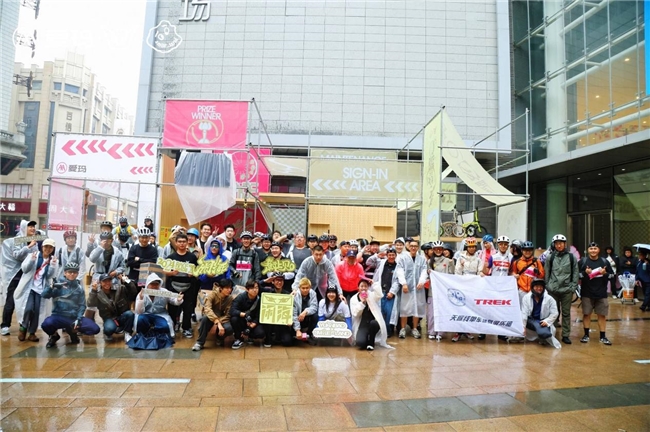 时尚展示叠加钜惠福利——恒隆广场上演爱玛电动车与Z世代的奇妙“骑”遇