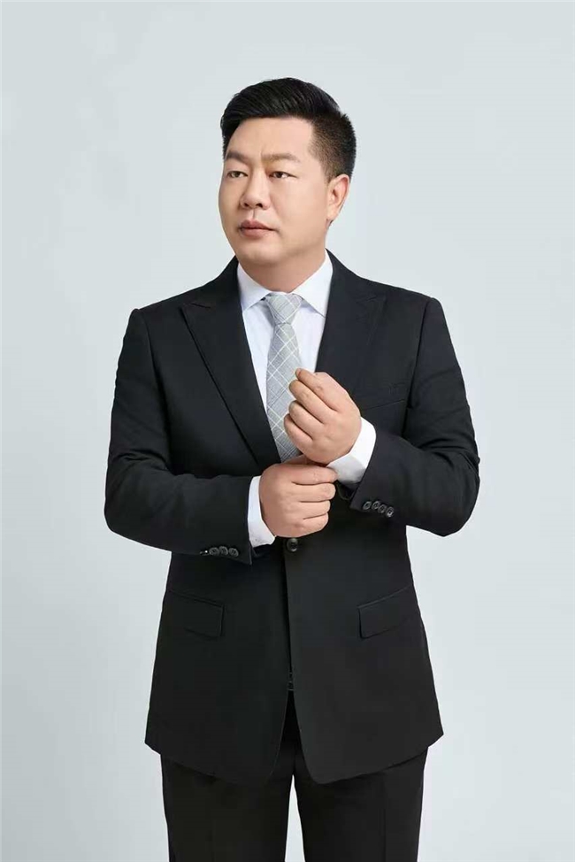 张宏伟的草根逆袭与辉煌人生之旅