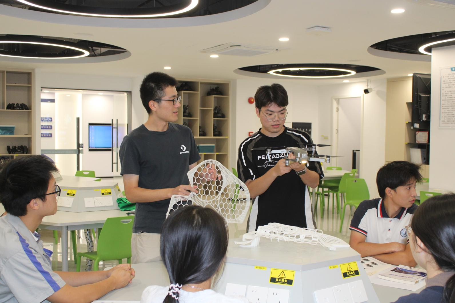 攻坚克难，携手创新：广州轻工项目团队以技术利刃破局，引领行业新标杆