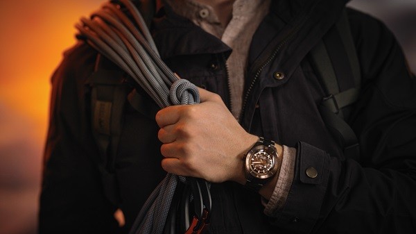 08 Captain Cook高科技陶瓷镂空腕表“炽焰库克”.jpg