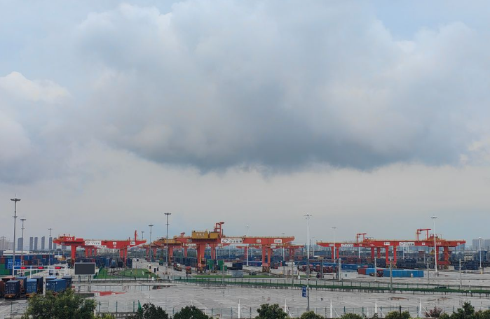 在西安，看中欧班列如何跑出“加速度”