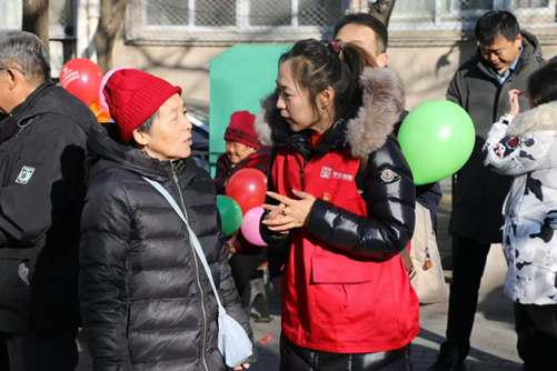 华安保险北京分公司开展“街企共建”，向社区居民宣介“普惠家财保”